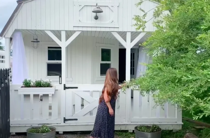 She bought a tiny shed then turned it into the most stunning farmhouse for her family